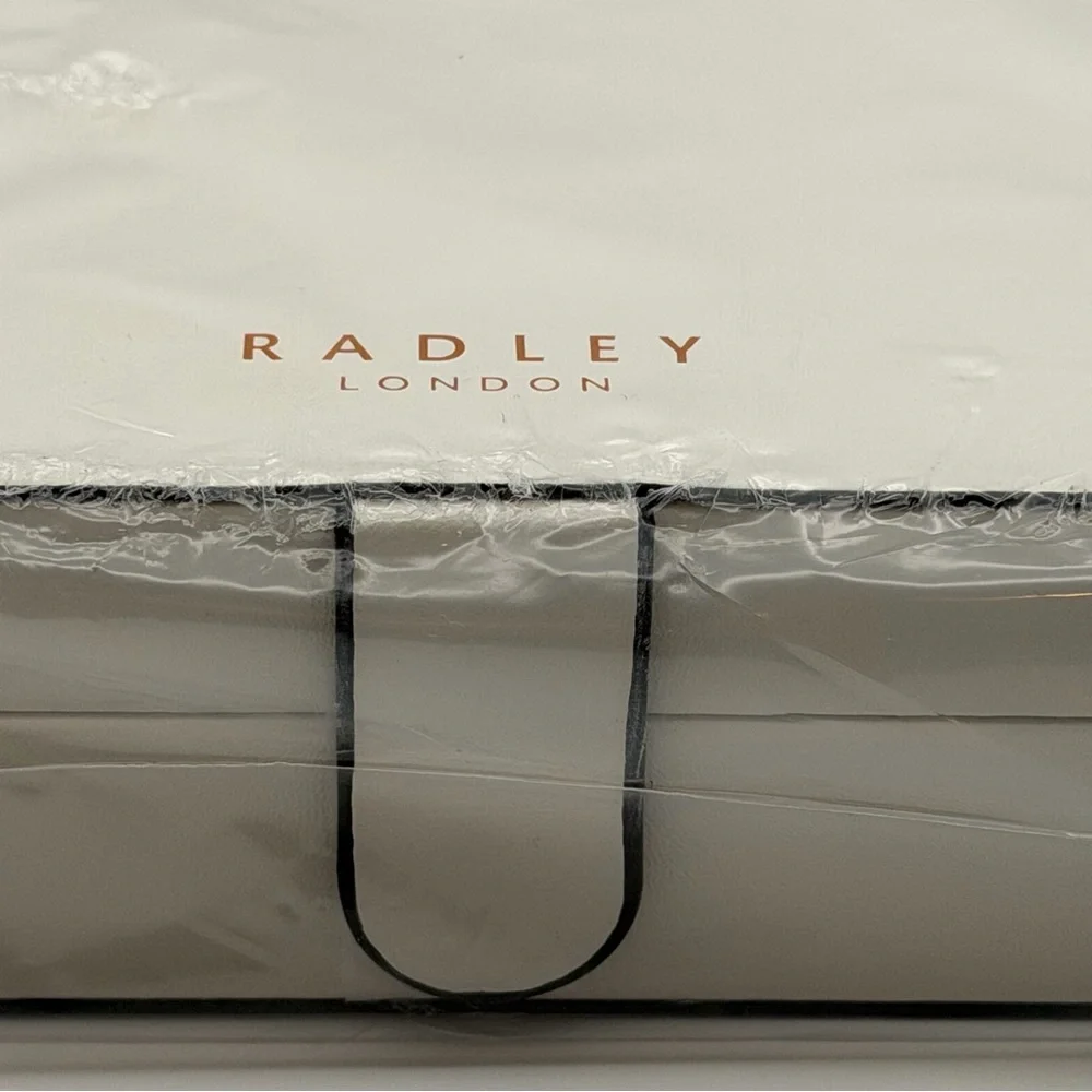 Radley London Jewelry Box Magnetic‎ Closure White New in Plastic